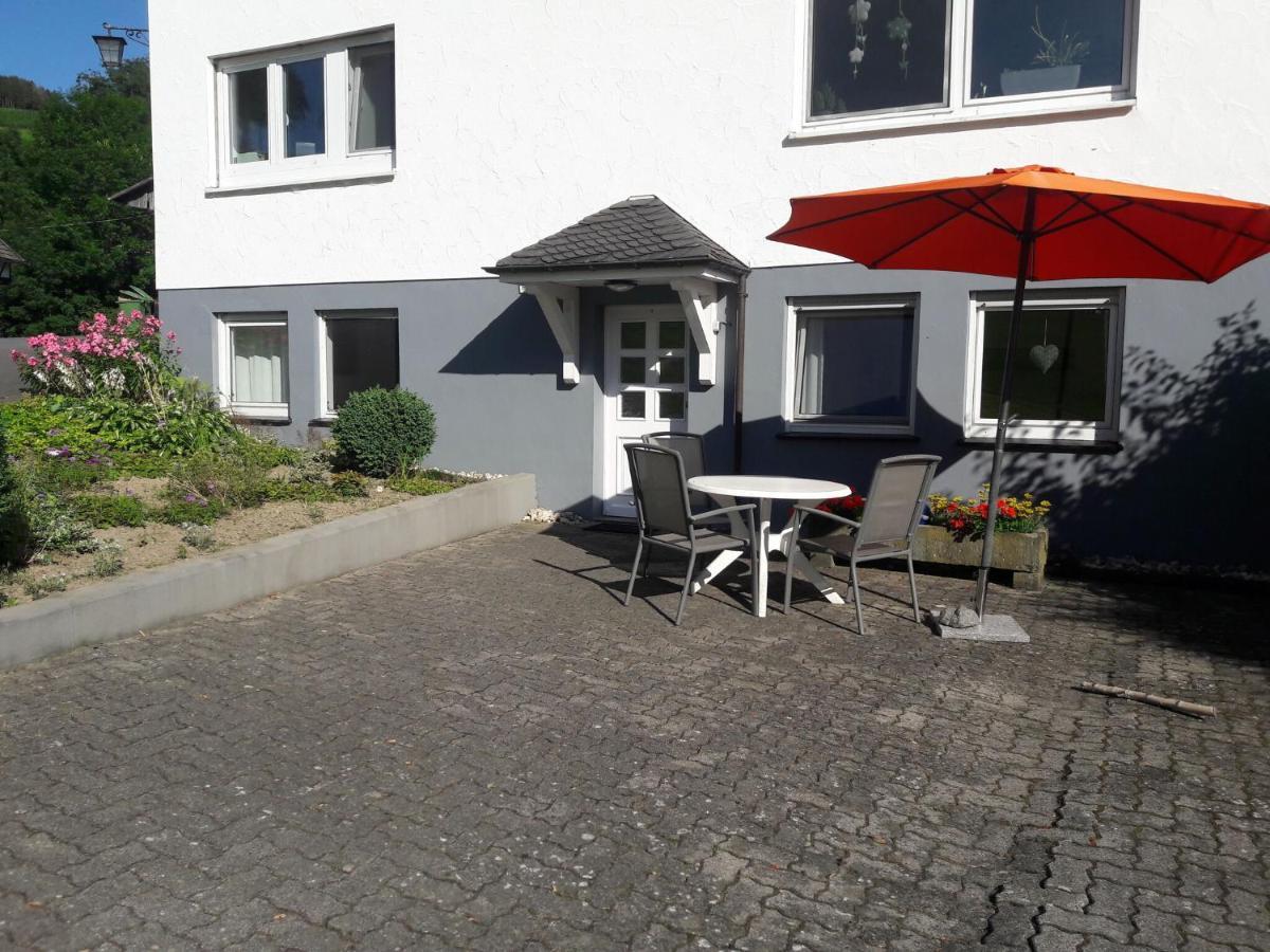 Modern Apartment In Sellinghausen With Terrace Schmallenberg Bilik gambar